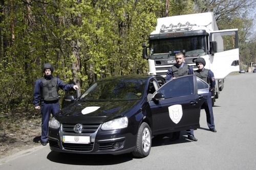 МВД запретит иностранным конвоям сопровождать опасные грузы по России.